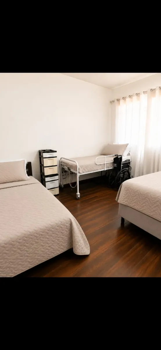 Quarto com estrutura hospitalar